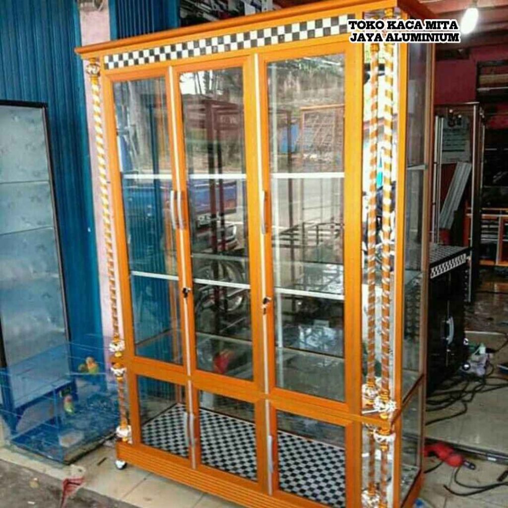 Tempat buat lemari kaca hias aluminium Bekasi