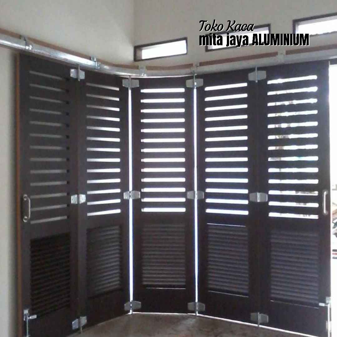 Harga Pintu Garasi Aluminium Lipat di Perwira Bekasi Utara