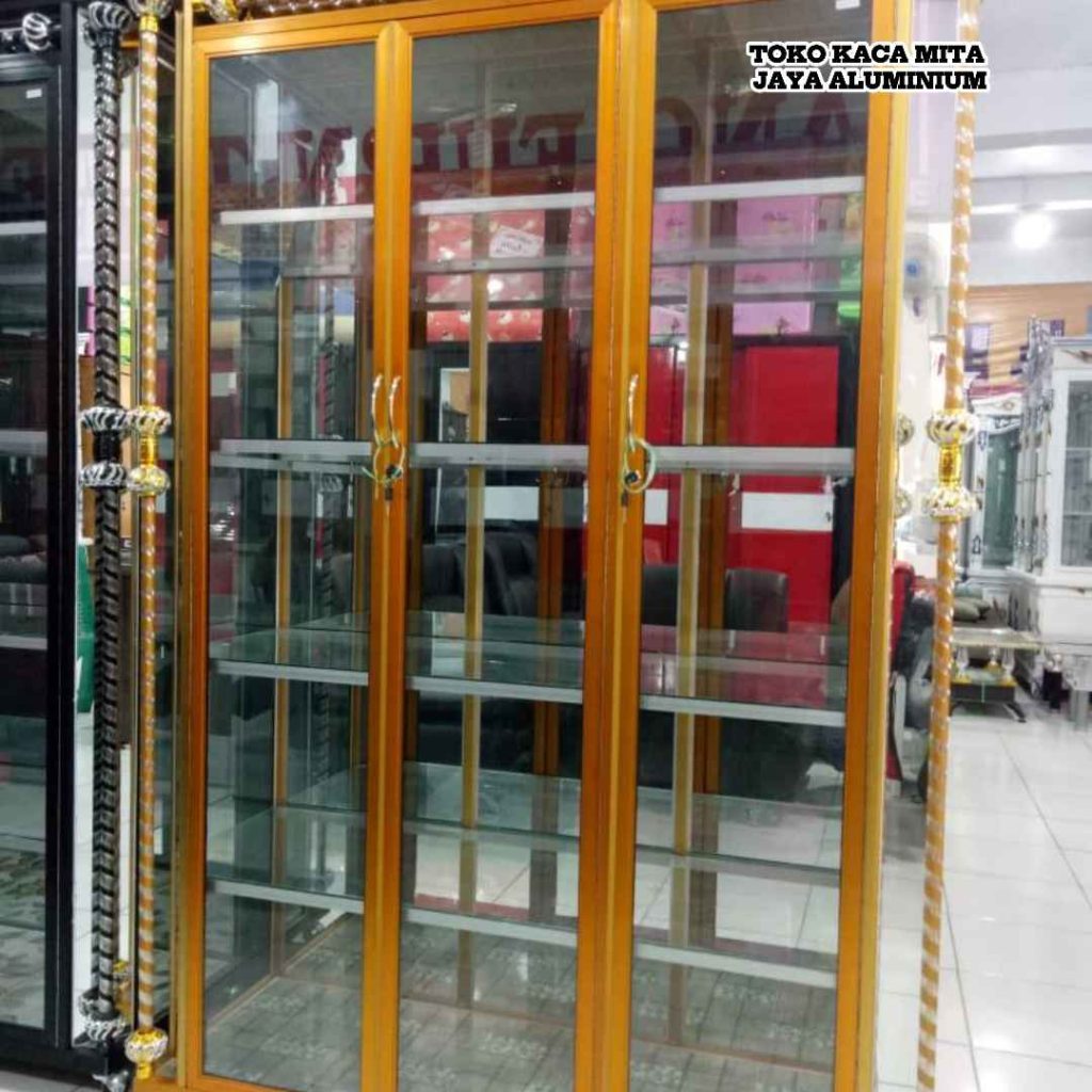 Lemari Kaca Hias Aluminium